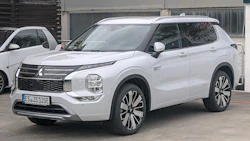 2025_Mitsubishi_Outlander_PHEV_(fourth_generation)_IMG_3128