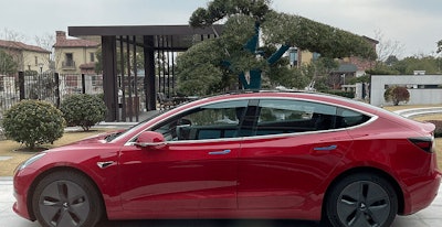 Tesla re